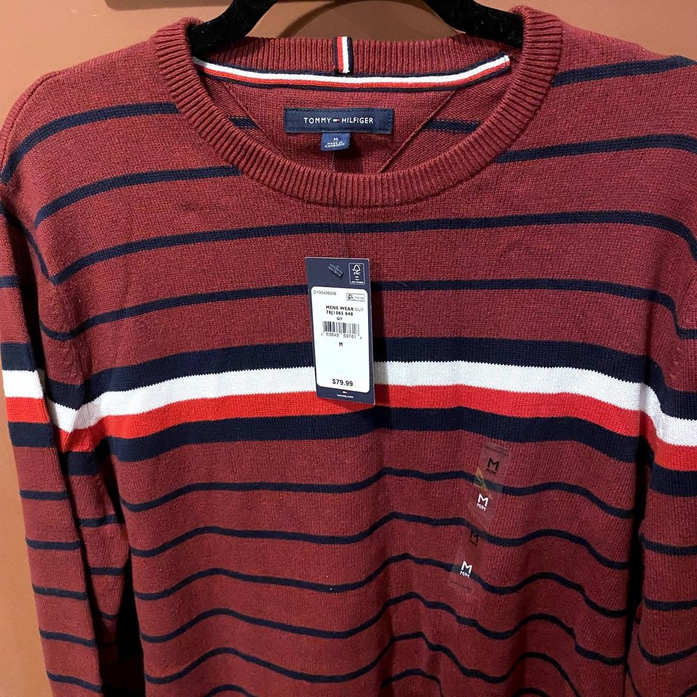 NWT TOMMY HILFIGER MEN'S BURGUNDY AND NAVY BLUE STRIPED SWEATER SIZE MEDIUM